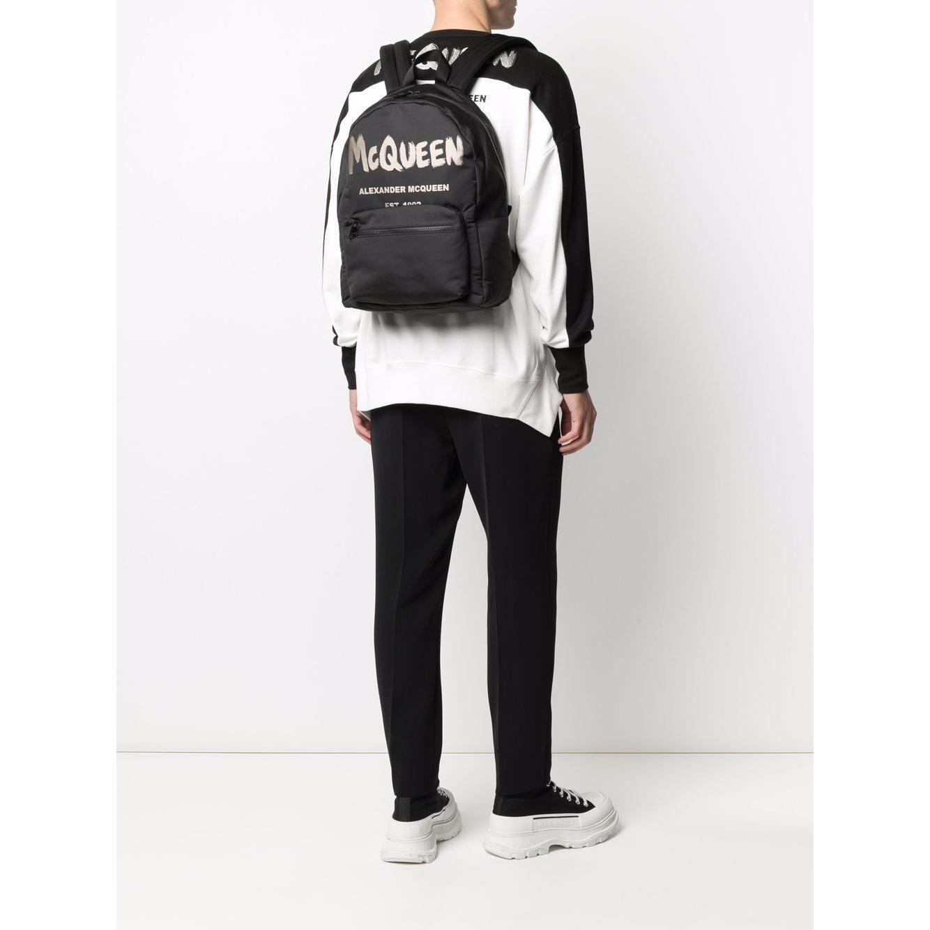 Front view with bag zipped and handles upright.