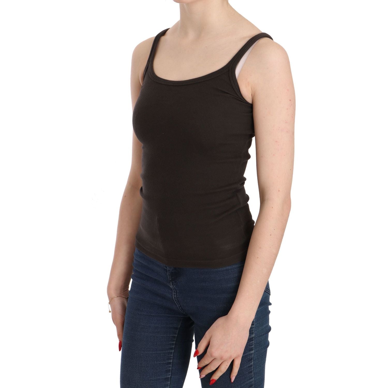 优雅的深棕色细肩带衬衫