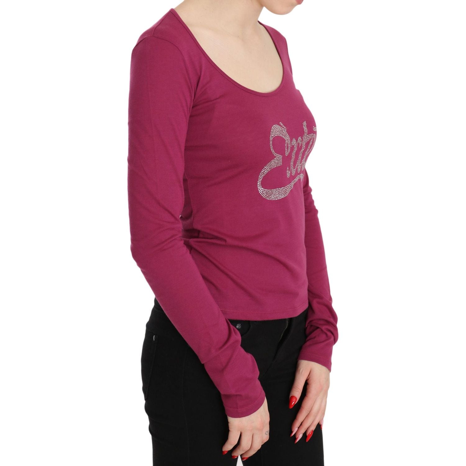 بلوزة إكستي أنيقة بأكمام طويلة ومزينة بالكريستال باللون الوردي