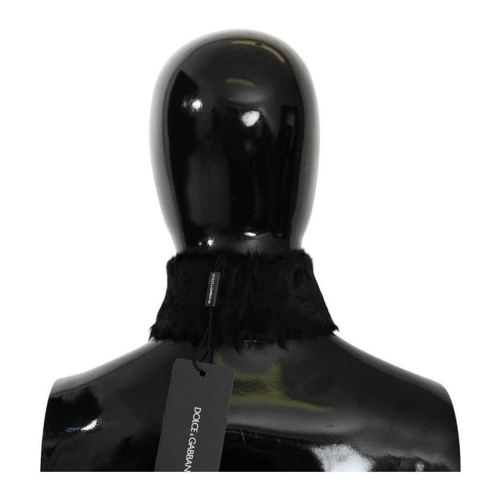 优雅黑色小羊皮围巾