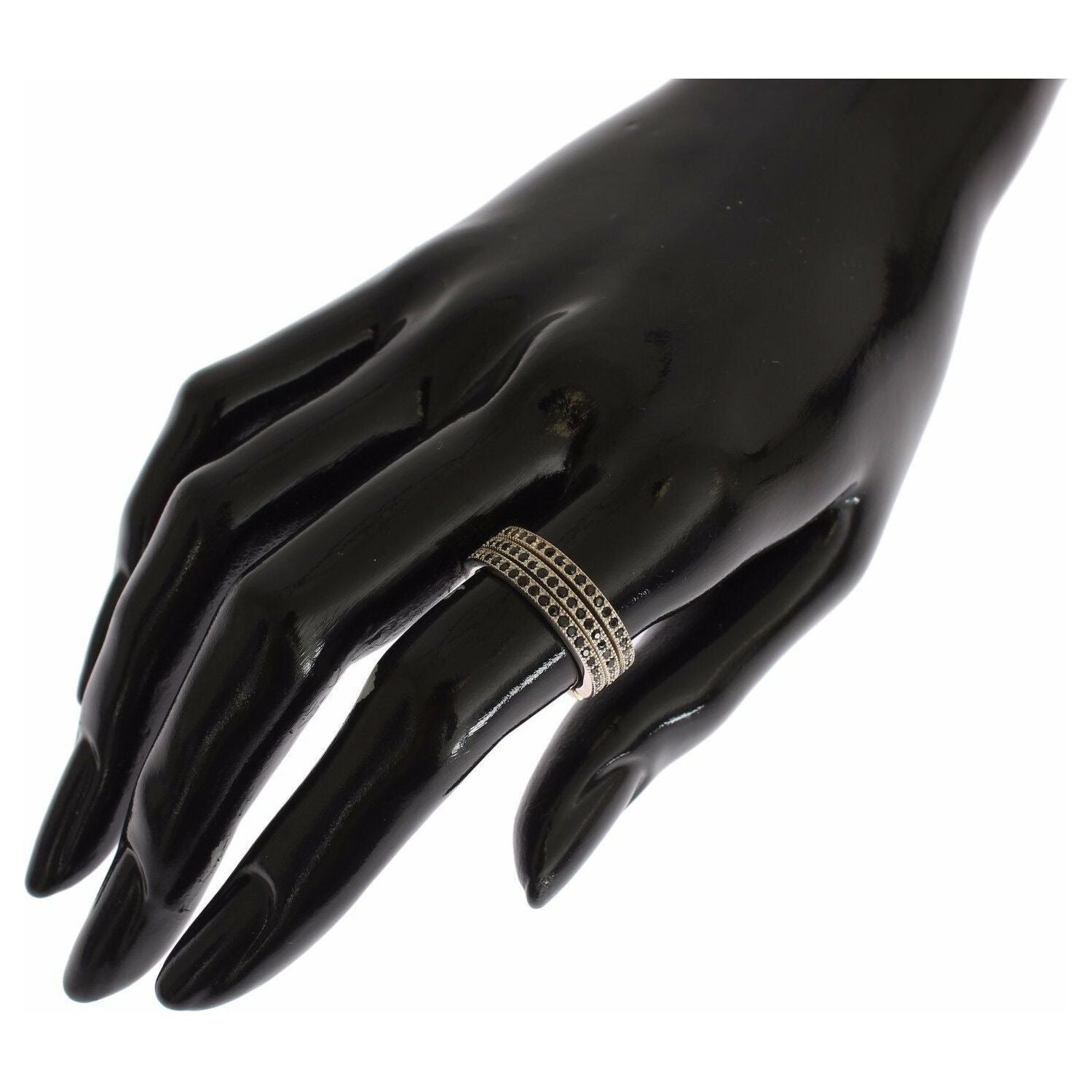 别致的银色和黑色 CZ 水晶戒指