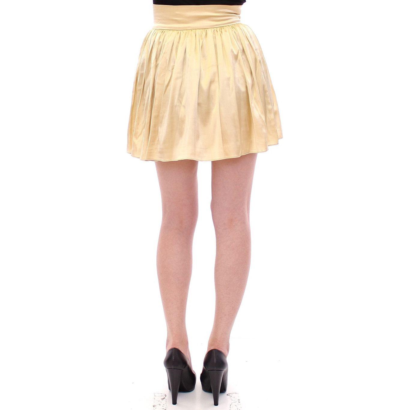 别致的米色花卉刺绣迷你裙