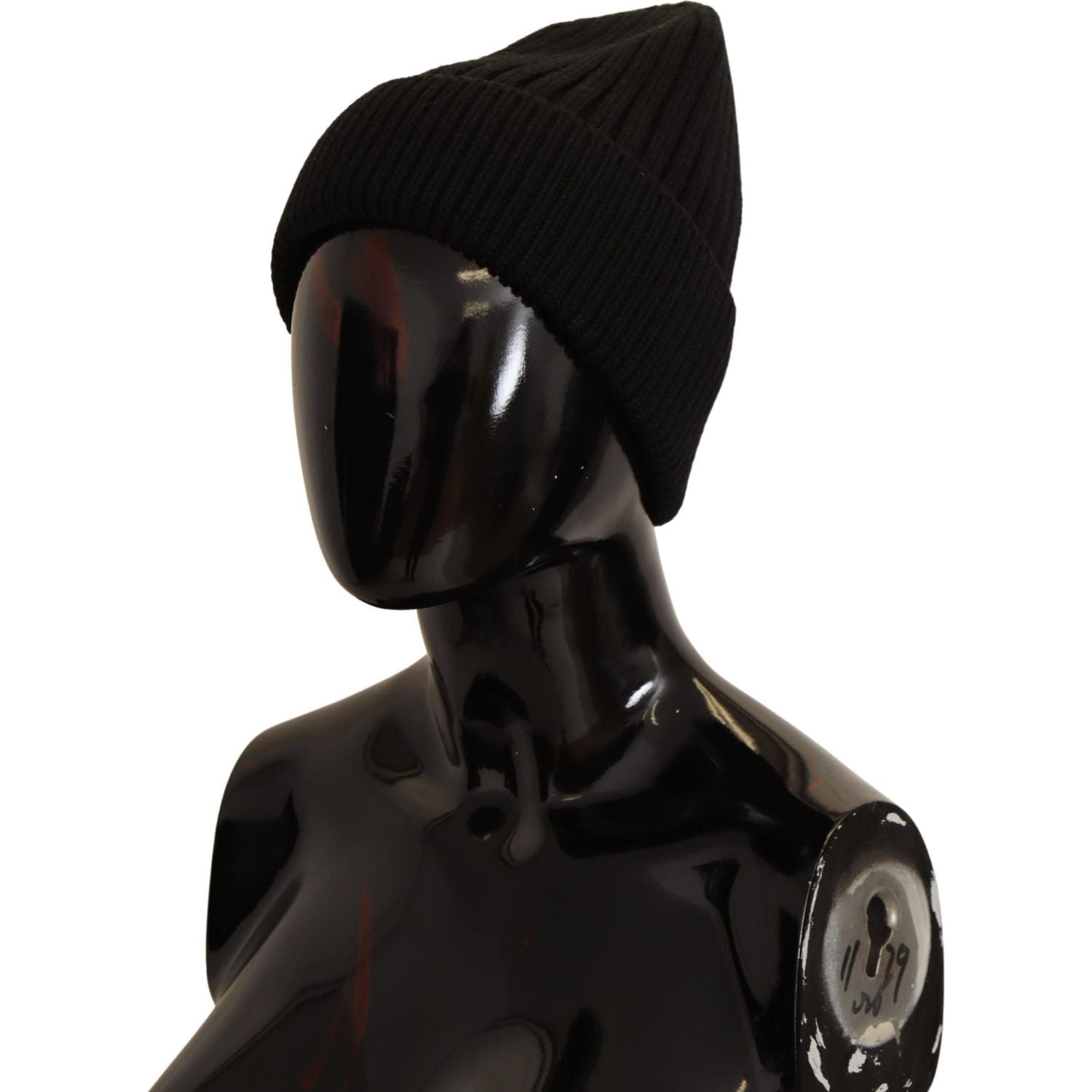 优雅的粗针织羊毛帽，配有羊毛衬里