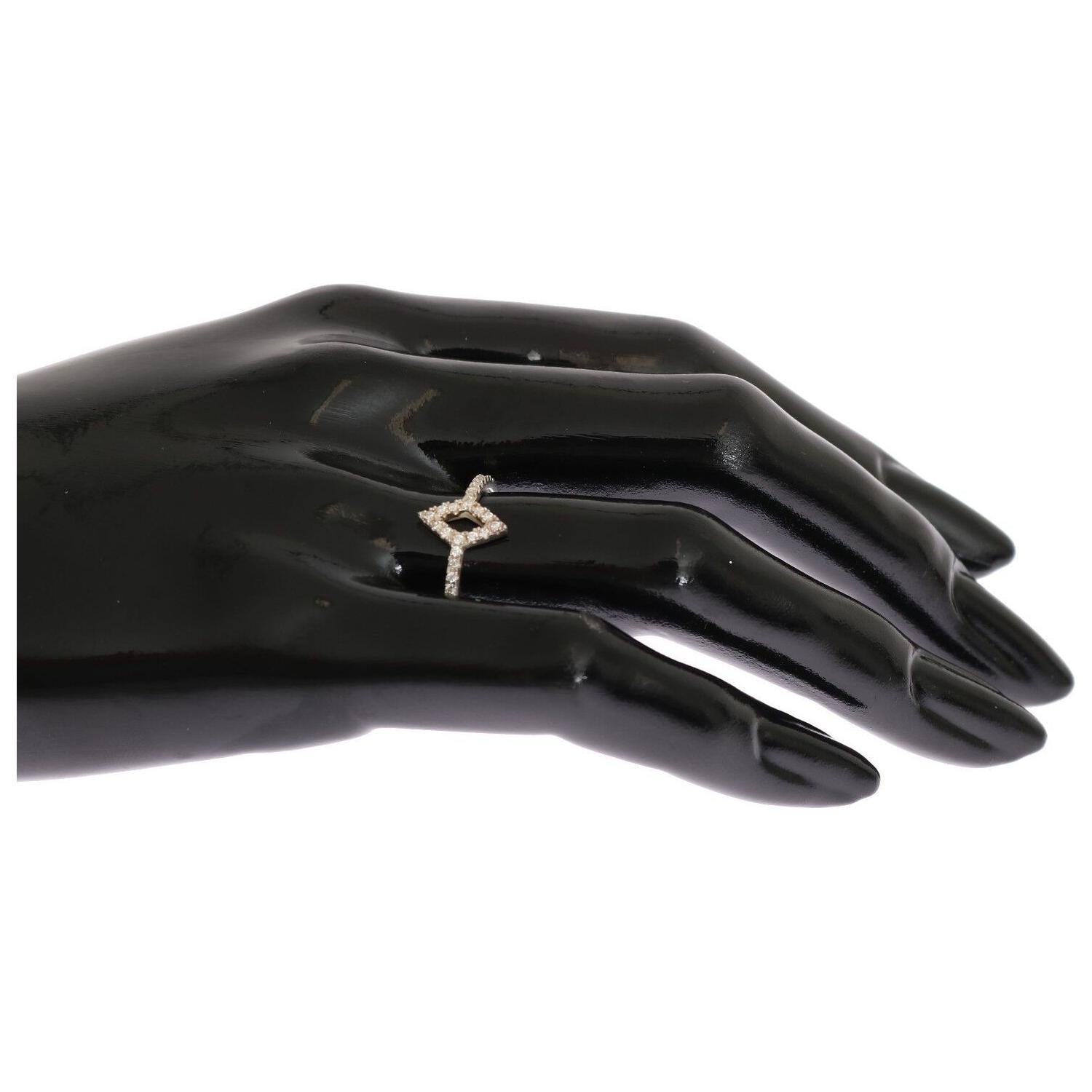 优雅银色 CZ 水晶镶嵌戒指