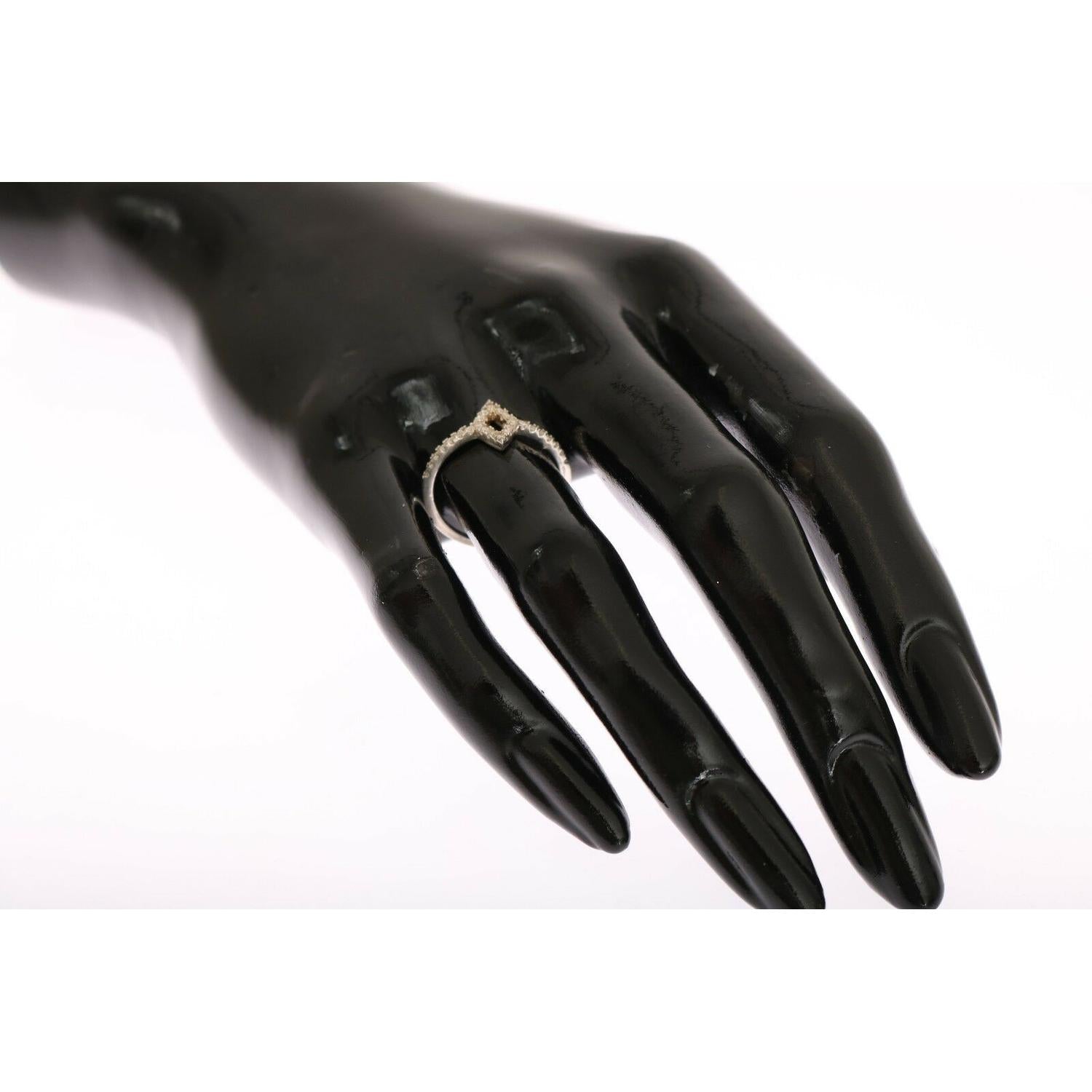 优雅银色 CZ 水晶镶嵌戒指