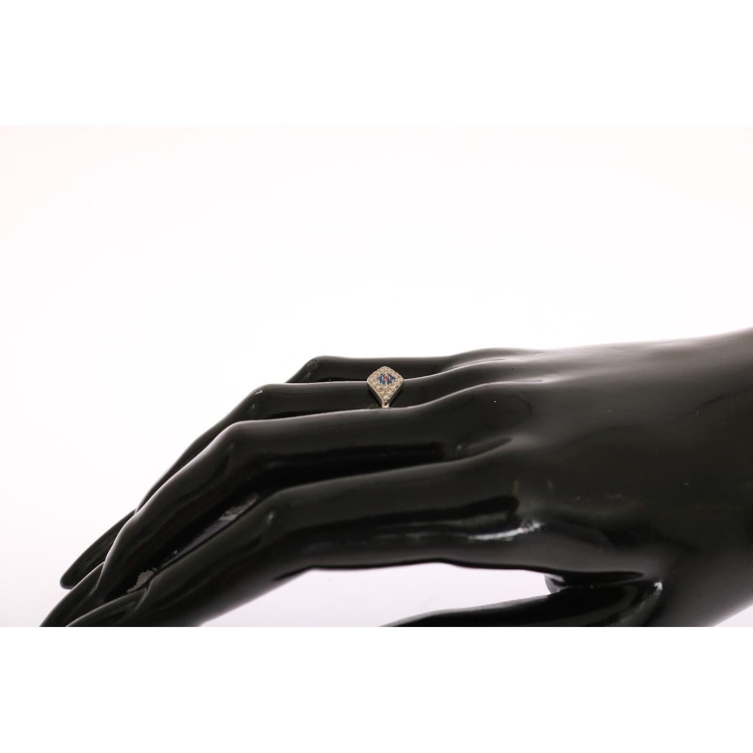 优雅银色 CZ 水晶镶嵌戒指