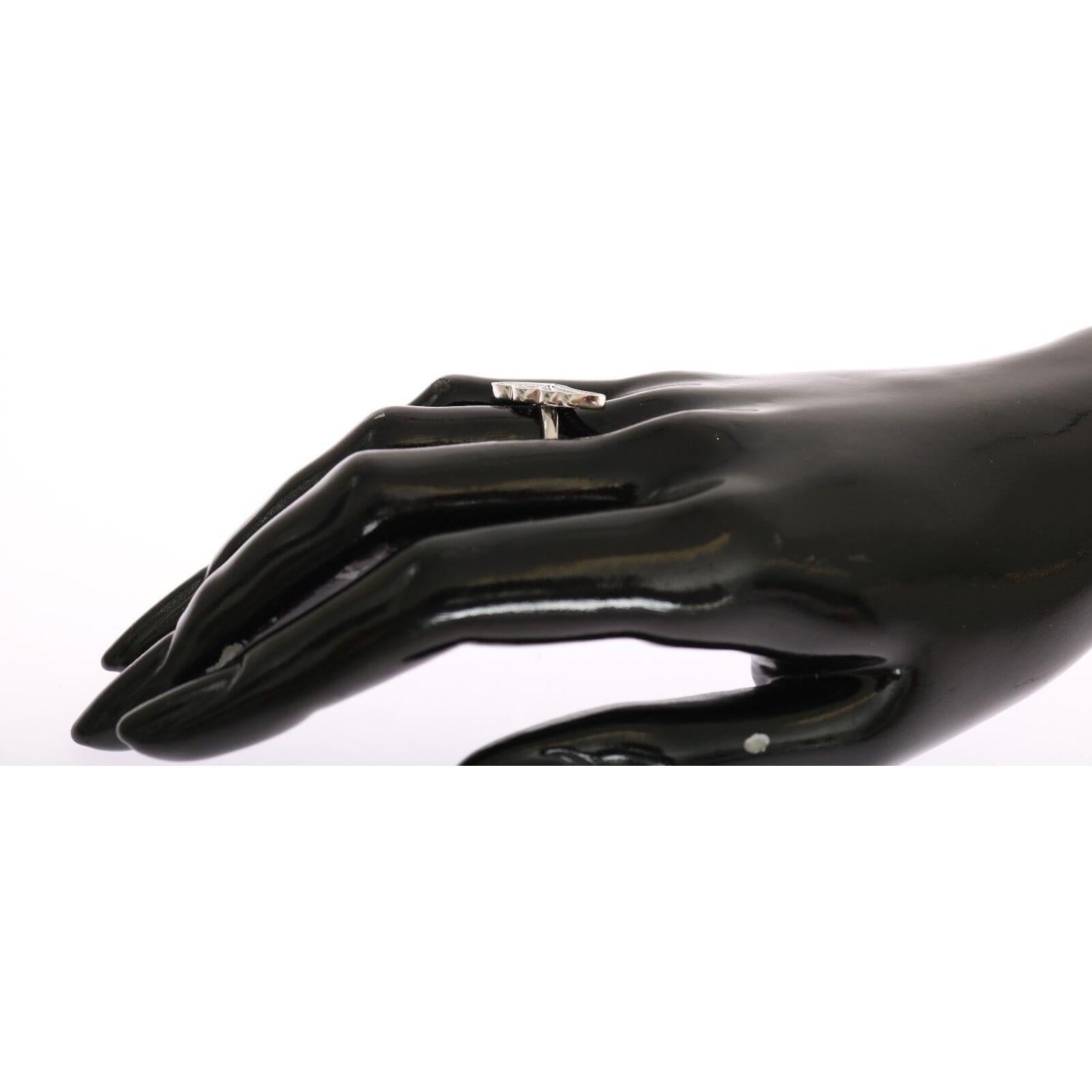 优雅纯银 CZ 水晶戒指