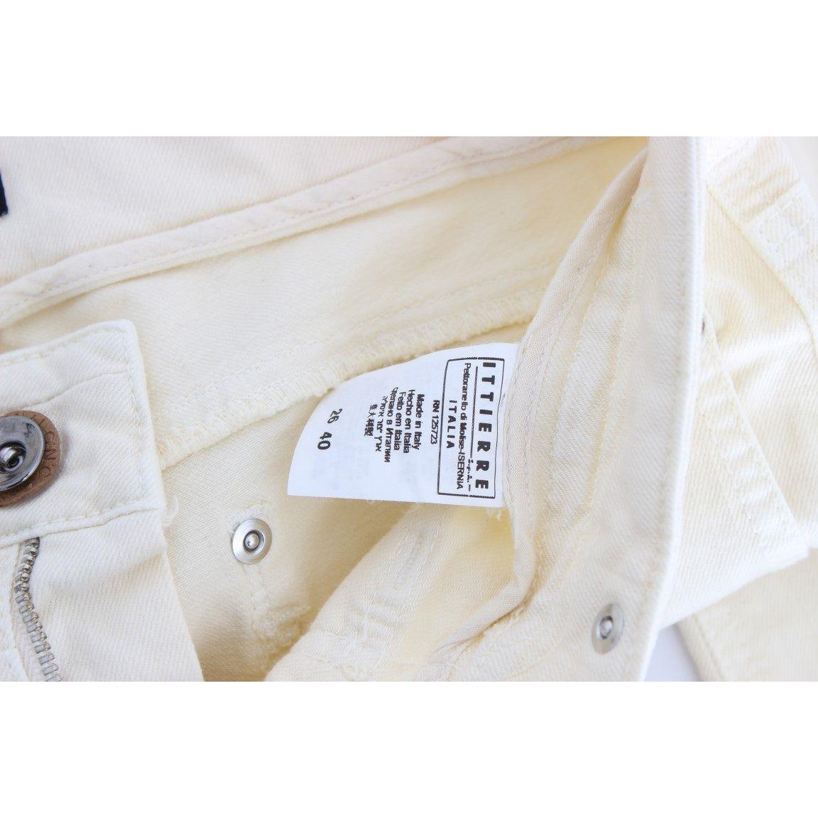 时尚灰白色喇叭牛仔裤