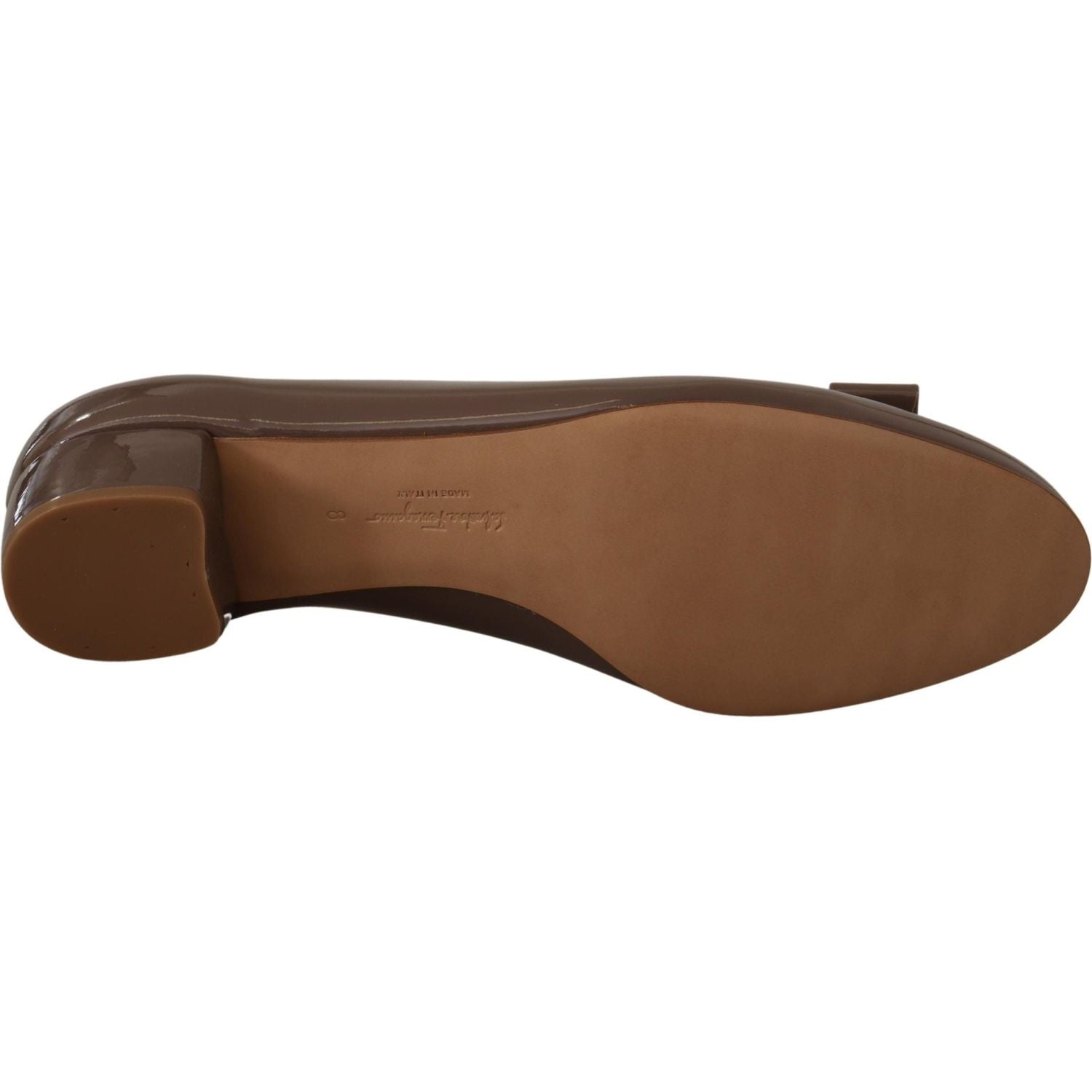 优雅的 Caraway Brown 高跟鞋搭配 Vara 蝴蝶结