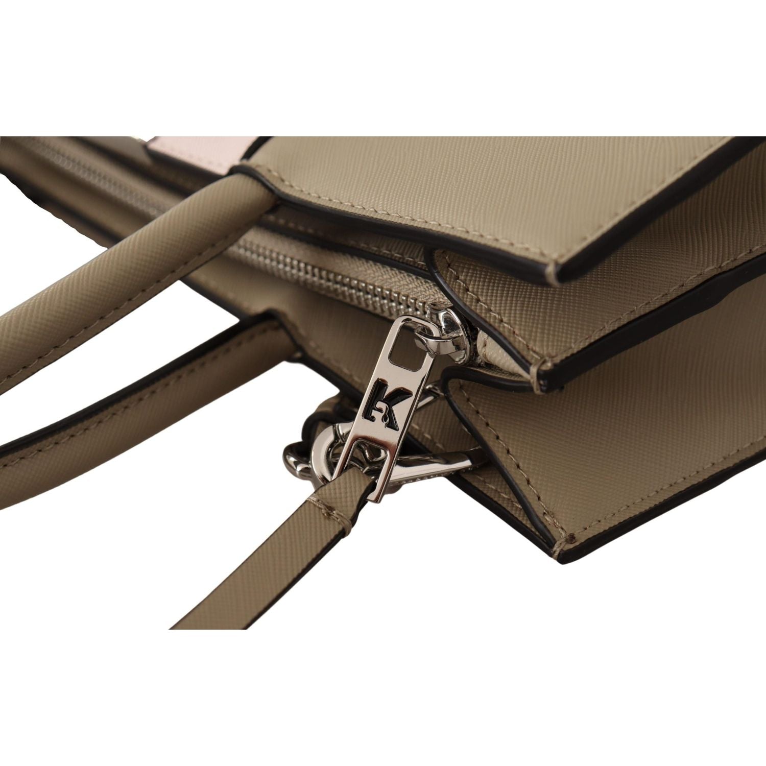 حقيبة كتف أنيقة باللون الأخضر الفاتح من كارل لاغرفيلد