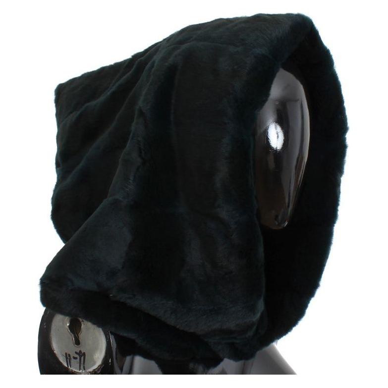 وشاح بغطاء رأس من فرو ابن عرس باللون الأخضر من دولتشي آند غابانا