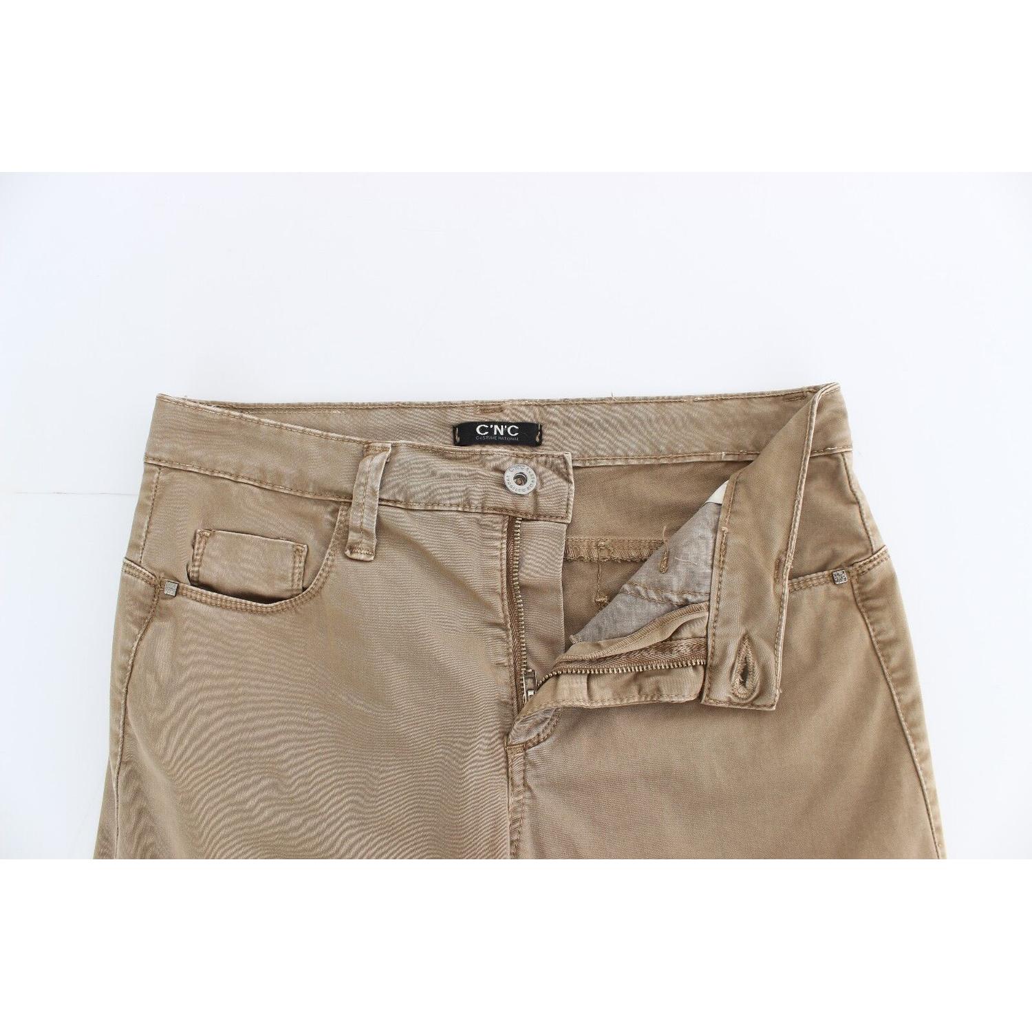 别致的米色直筒时尚牛仔裤