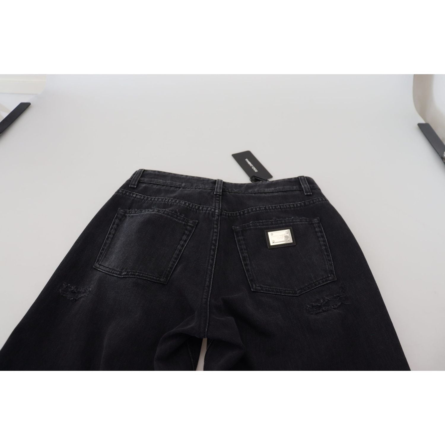 时尚黑色牛仔裤 - 提升你的衣橱品味