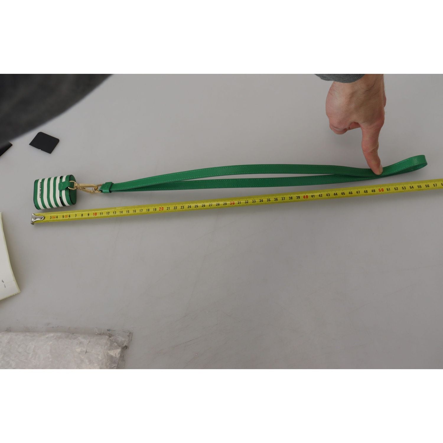 优雅皮革 Airpods 保护套 - 郁郁葱葱的绿色