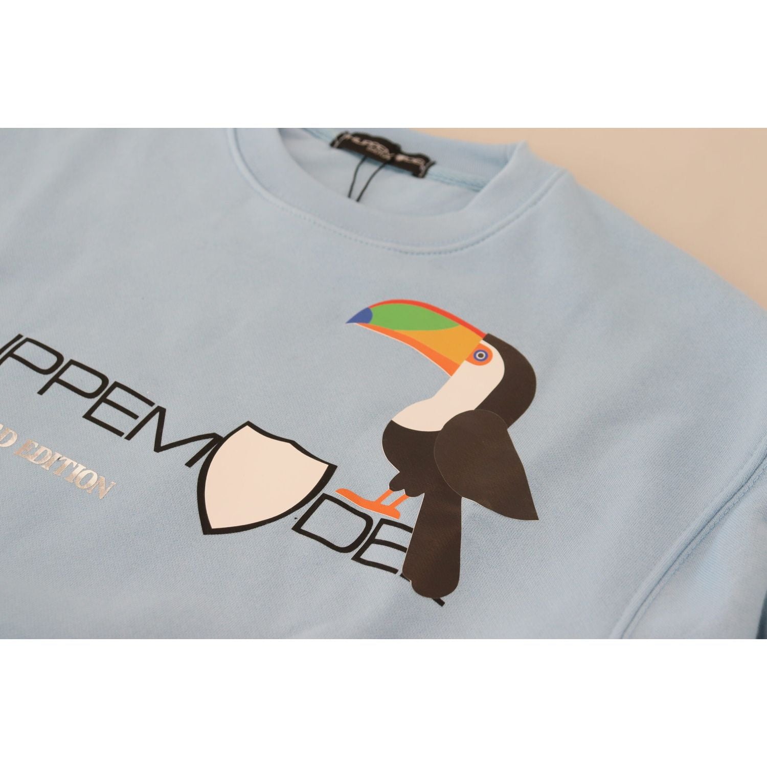 سترة فيليب موديل شيك مزينة بشعار باللون الأزرق الفاتح