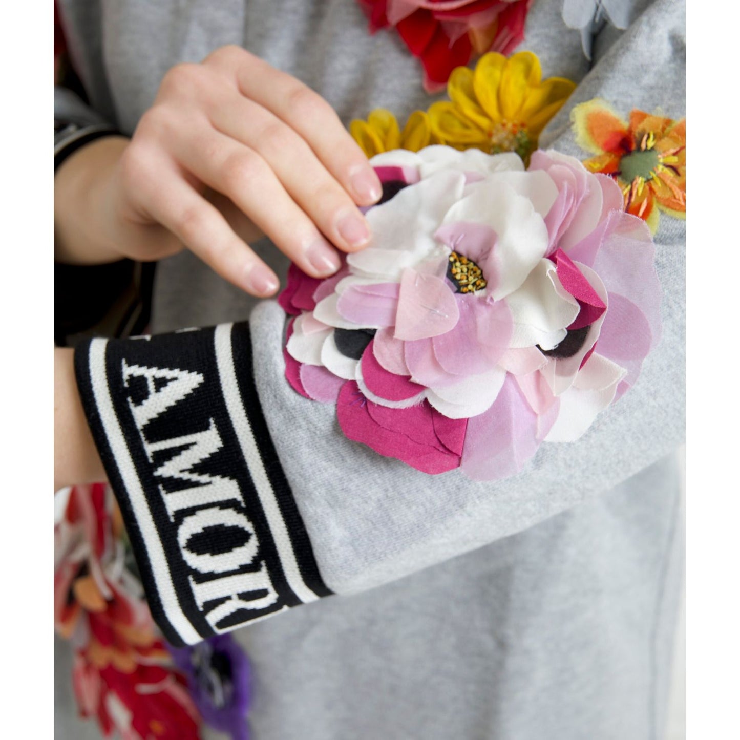 Dolce & Gabbana Gray DG Amore Queen Floral Pullover Sweater 1728,67345645728,Clothing,Dolce & Gabbana,Gray,IT36|XXS,Material: 100% Cotton,New with tags,Sweaters - Clothing,Sweaters - Women - Clothing,Sweatshirts - Sweaters - Clothing,Women,Women - Clothin