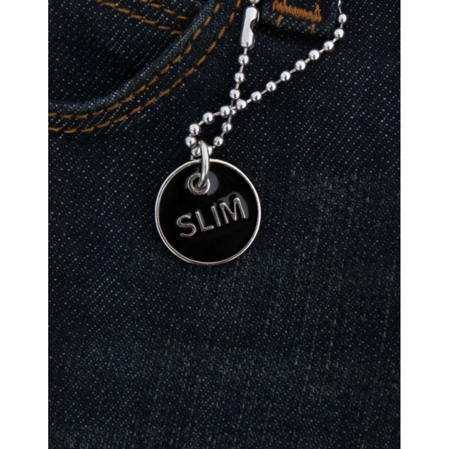 别致的蓝色修身牛仔裤