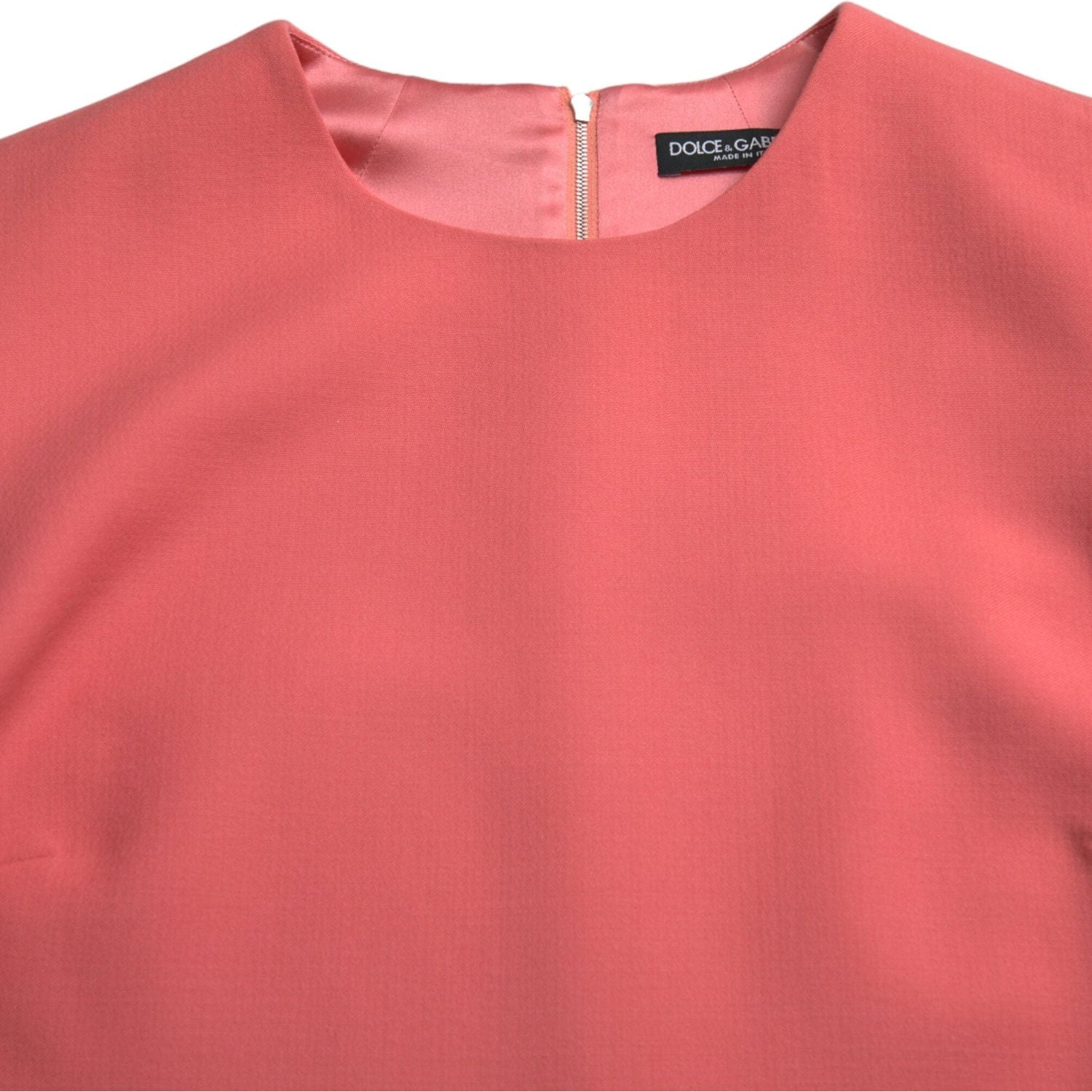 فستان دولتشي آند غابانا الوردي الأنيق بدون أكمام