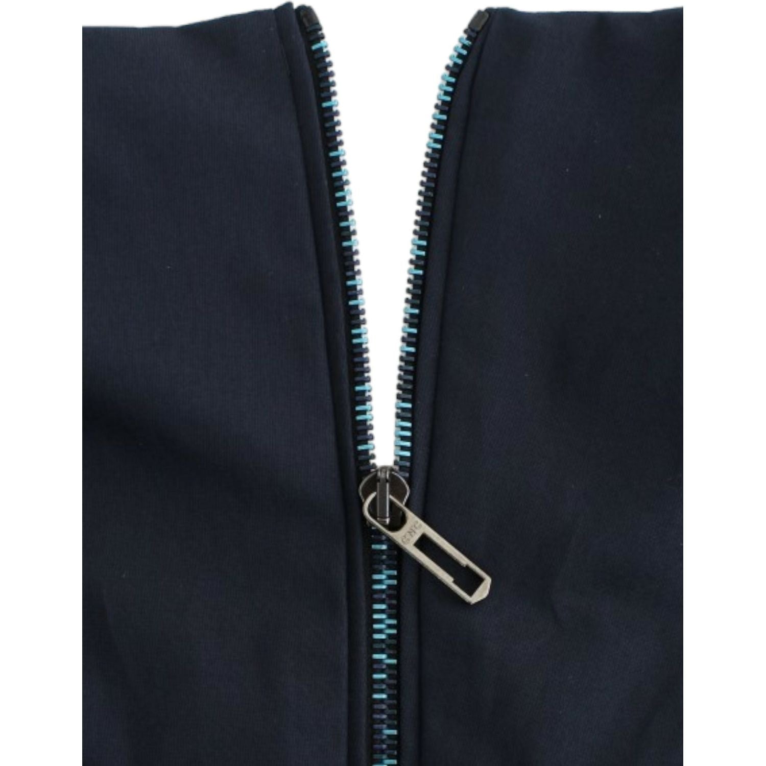 别致的蓝色 V 领及膝连衣裙