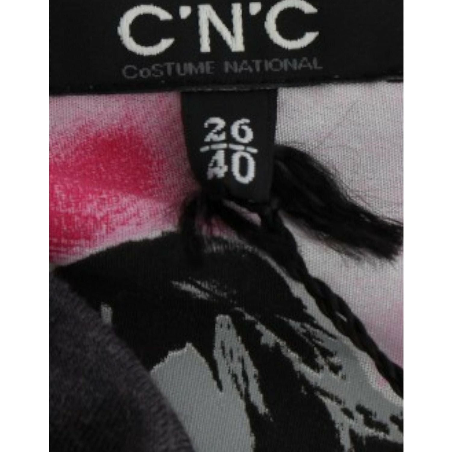 别致的灰色及膝细肩带连衣裙