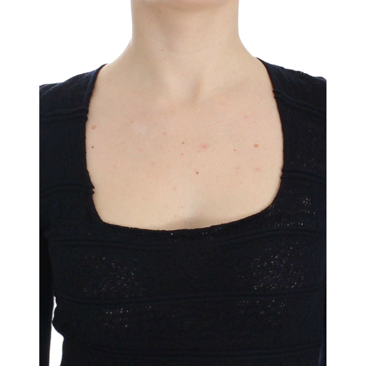 别致的蓝色羊毛混纺毛衣