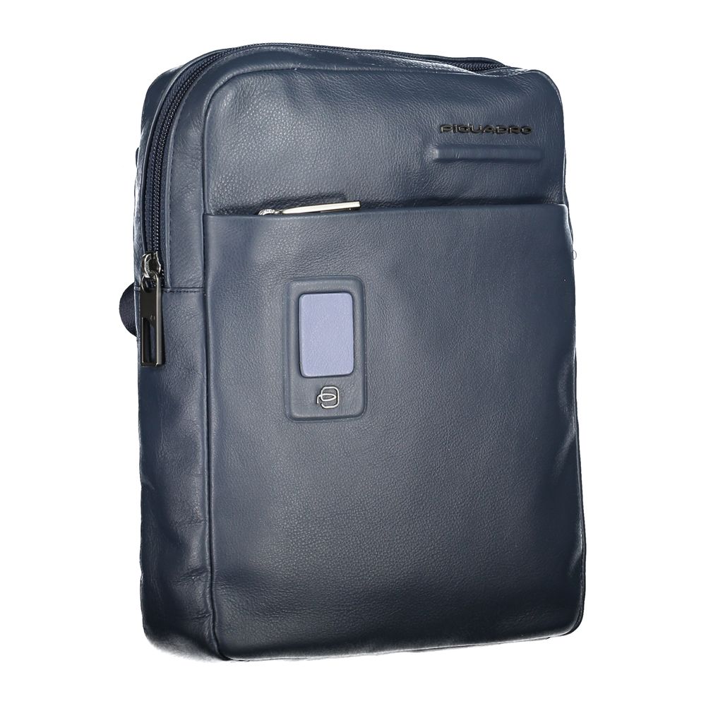 Front view with bag zipped and handles upright.