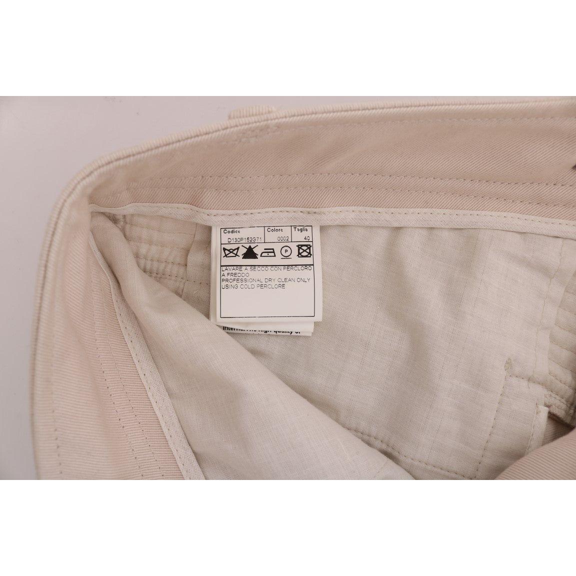 别致的白色修身牛仔宝藏