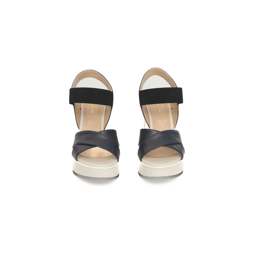 صندل نسائي من الجلد باللون الأزرق من Cerruti 1881