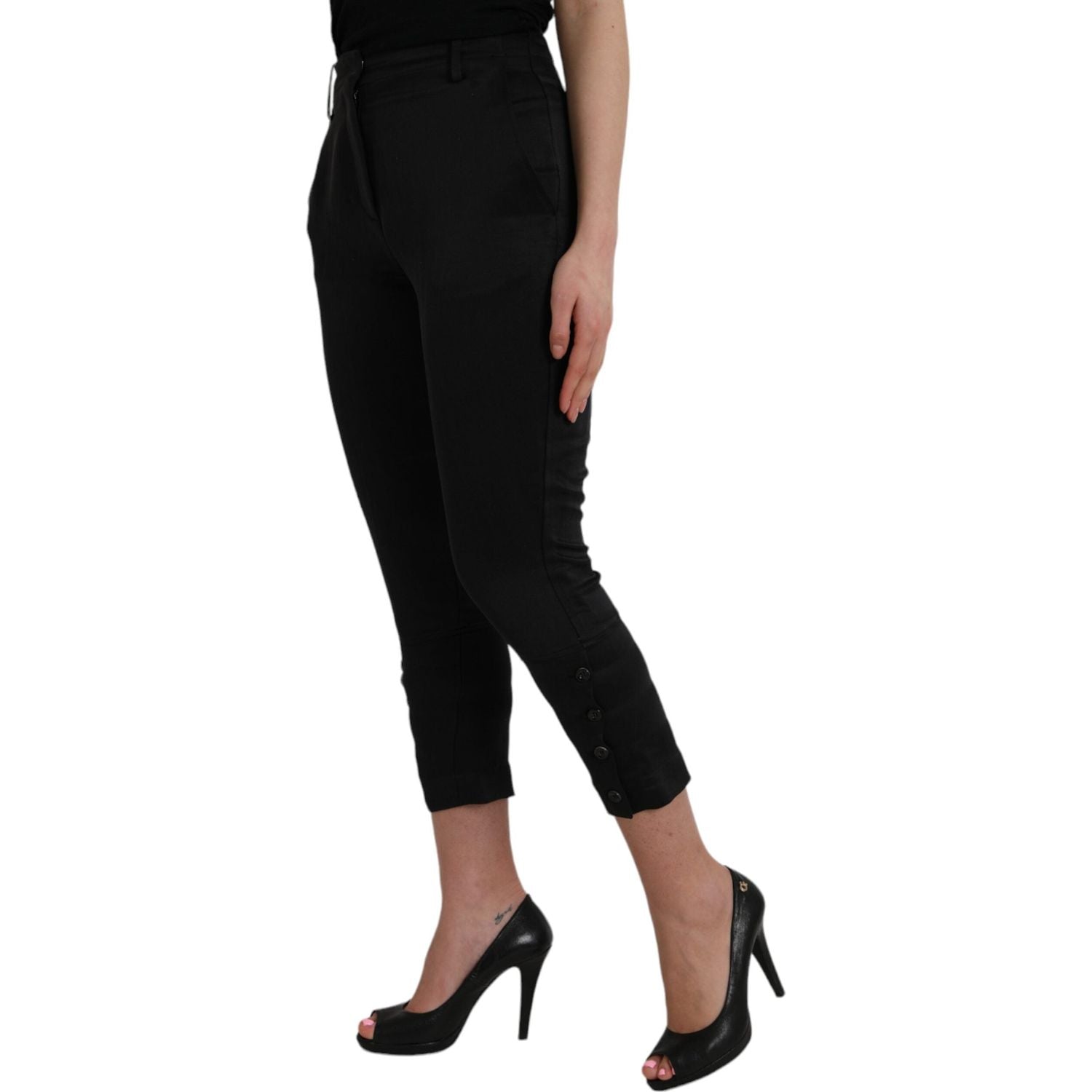 بنطال قصير أسود اللون من Ermanno Scervino بخصر مرتفع