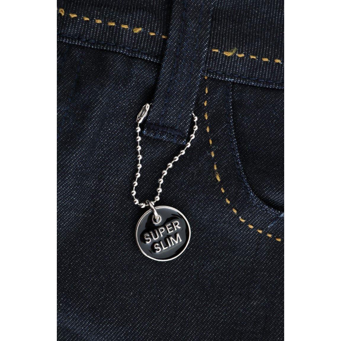 别致的深蓝色超修身牛仔裤