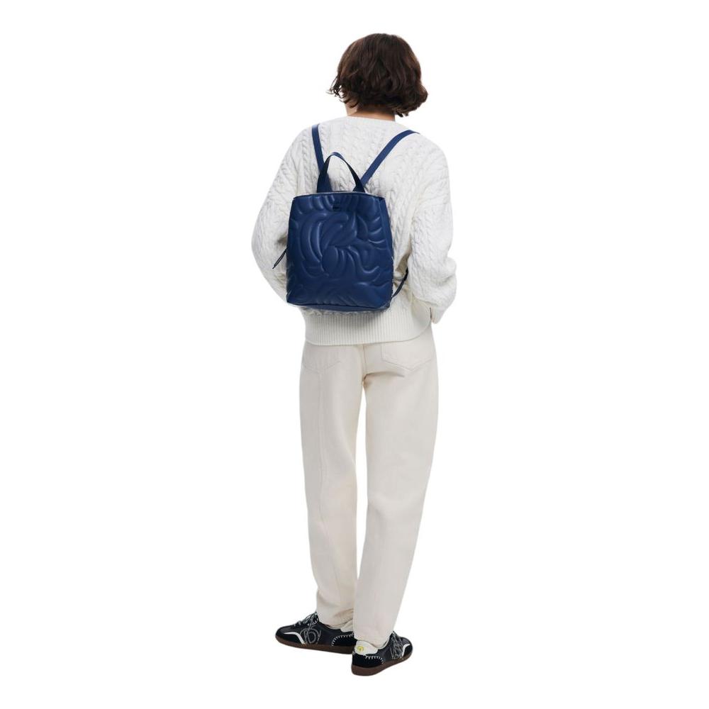 Front view with bag zipped and handles upright.