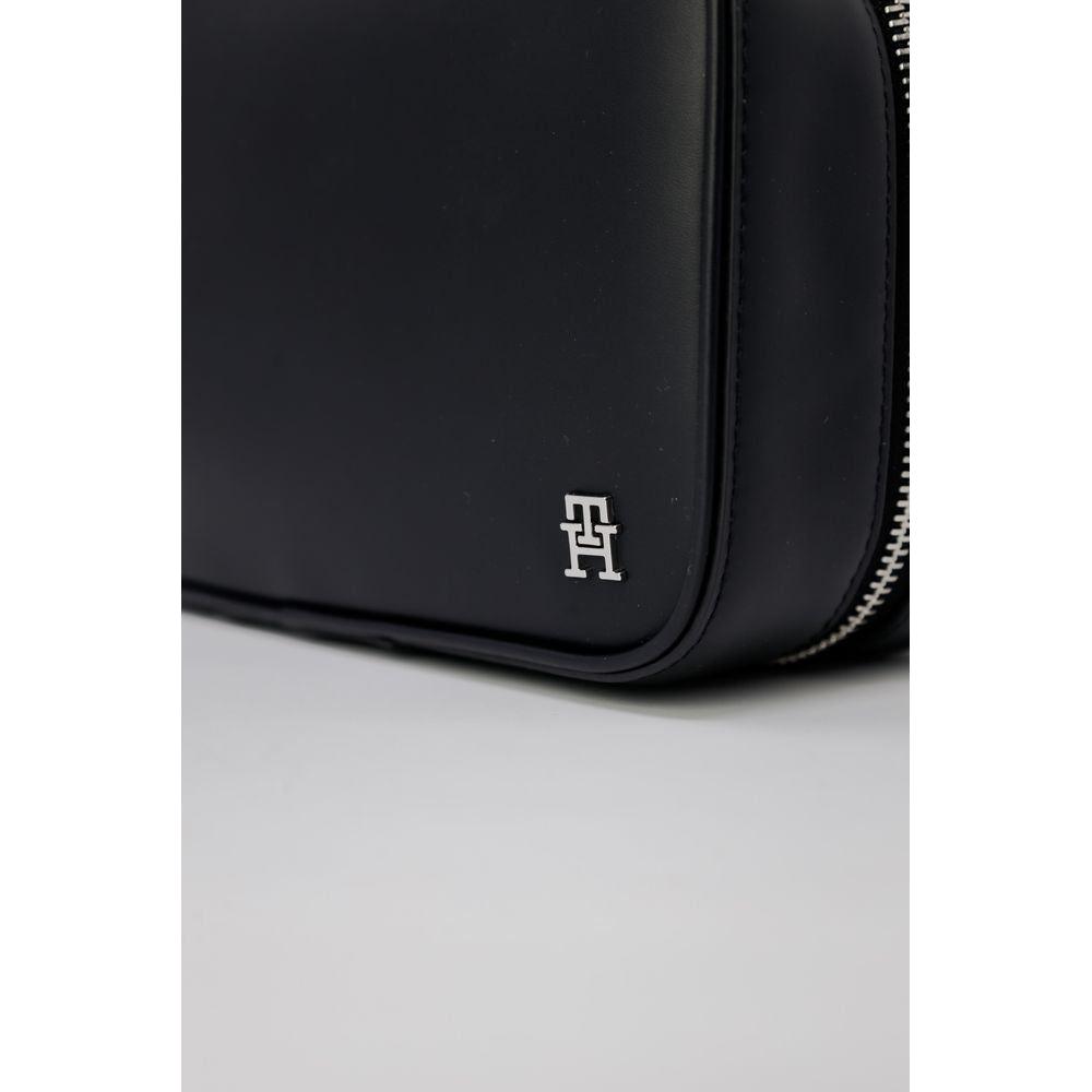 Front view with bag zipped and handles upright.