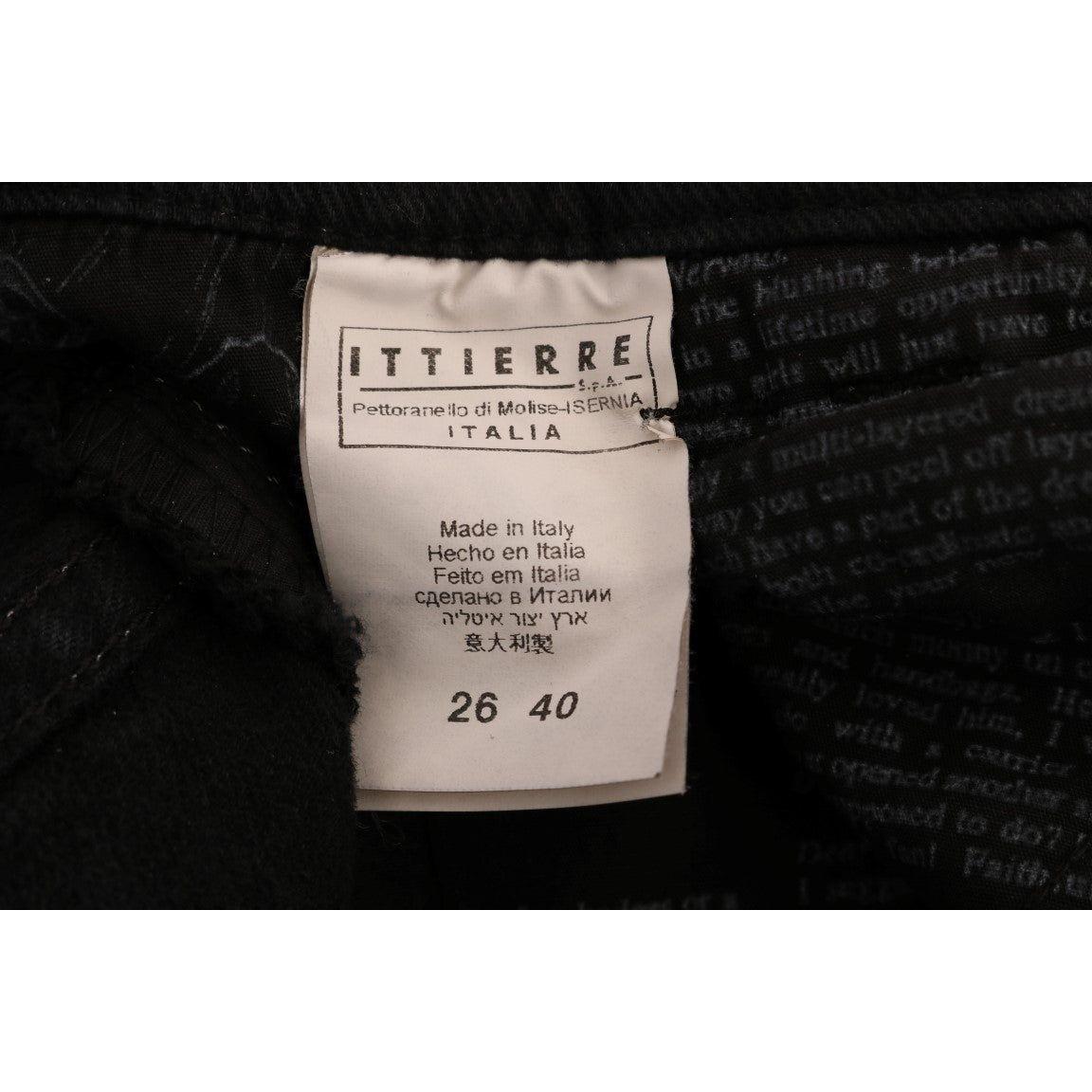 时尚灰色洗水常规版型牛仔裤