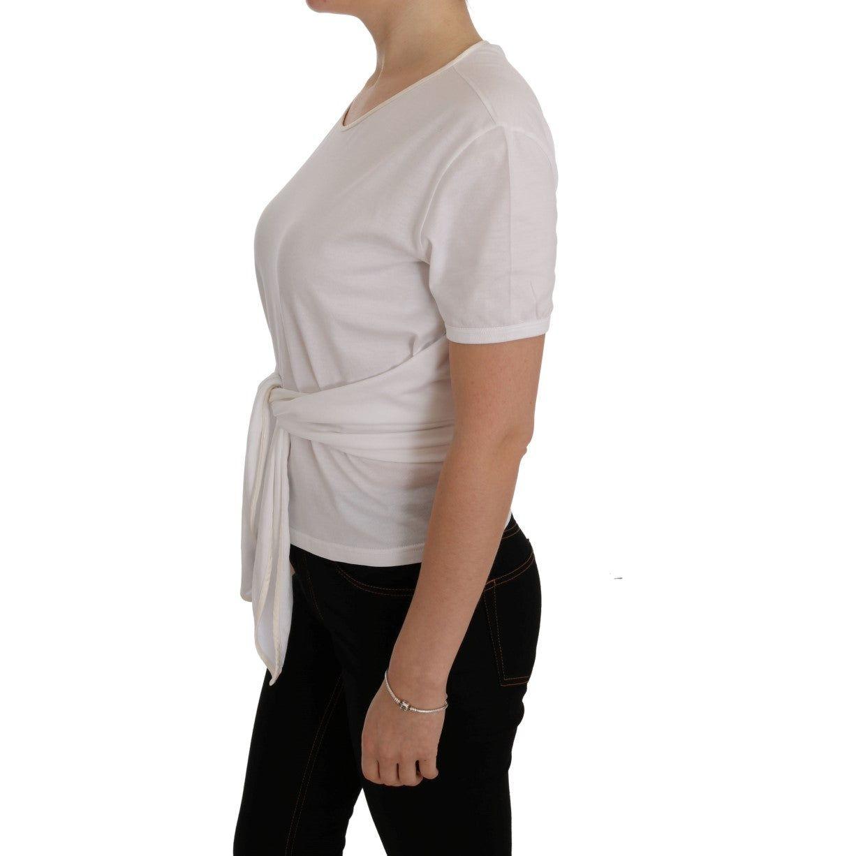 بلوزة دولتشي آند غابانا الأنيقة باللون الأبيض مع لمسات من الكريستال