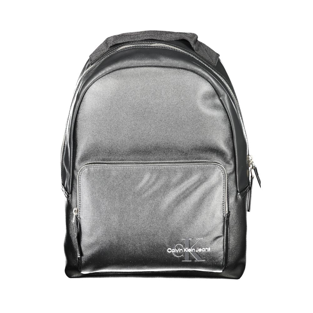 Front view with bag zipped and handles upright.